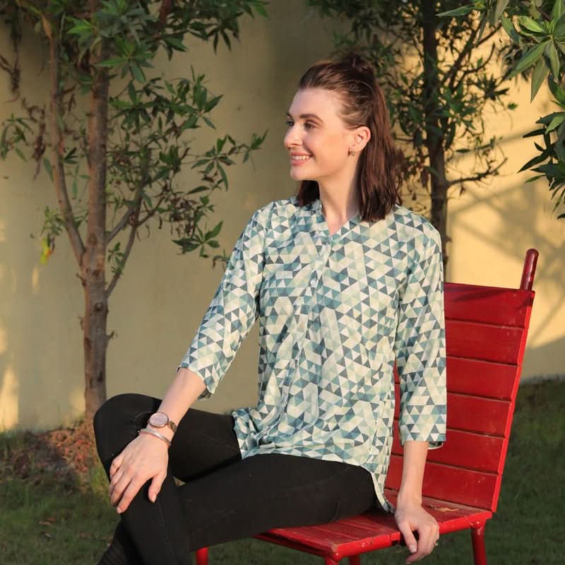 Elevate Your Everyday: Disyfashion's Collection of Women's Shirts - Wear and Wander