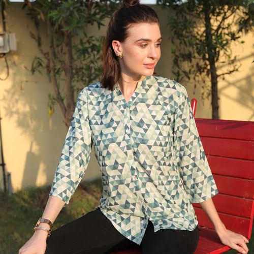 Elevate Your Everyday: Disyfashion's Collection of Women's Shirts - Wear and Wander