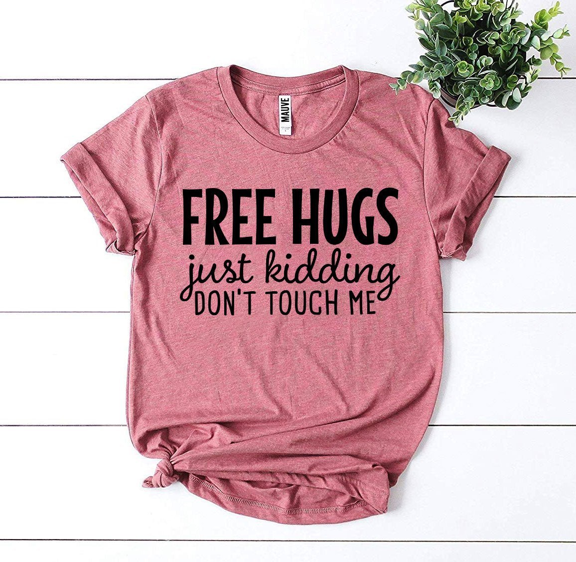 Free Hugs T-shirt - Wear and Wander