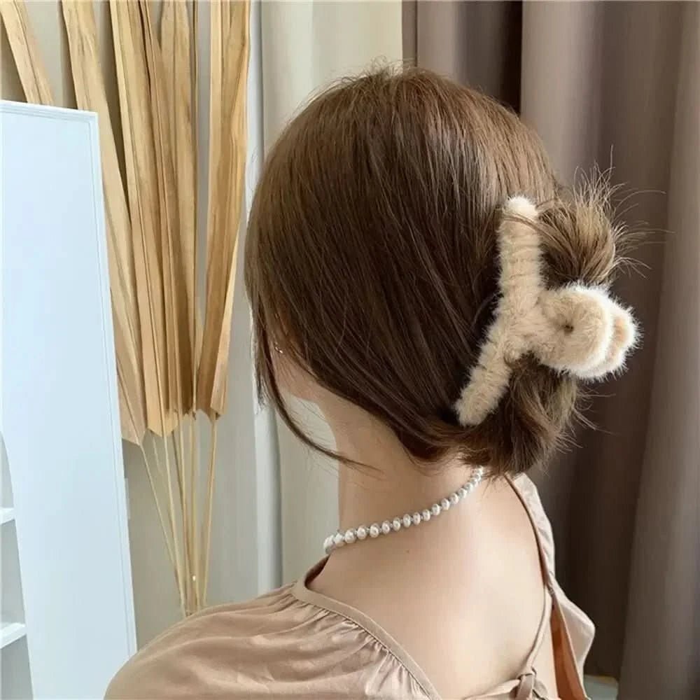 4Pcs/Set Plush Hair Claw Elegant Acrylic Hairpins Faux Fur Hair Clip Barrette Crab Headwear for Women Girls Hair Accessories - Wear and Wander