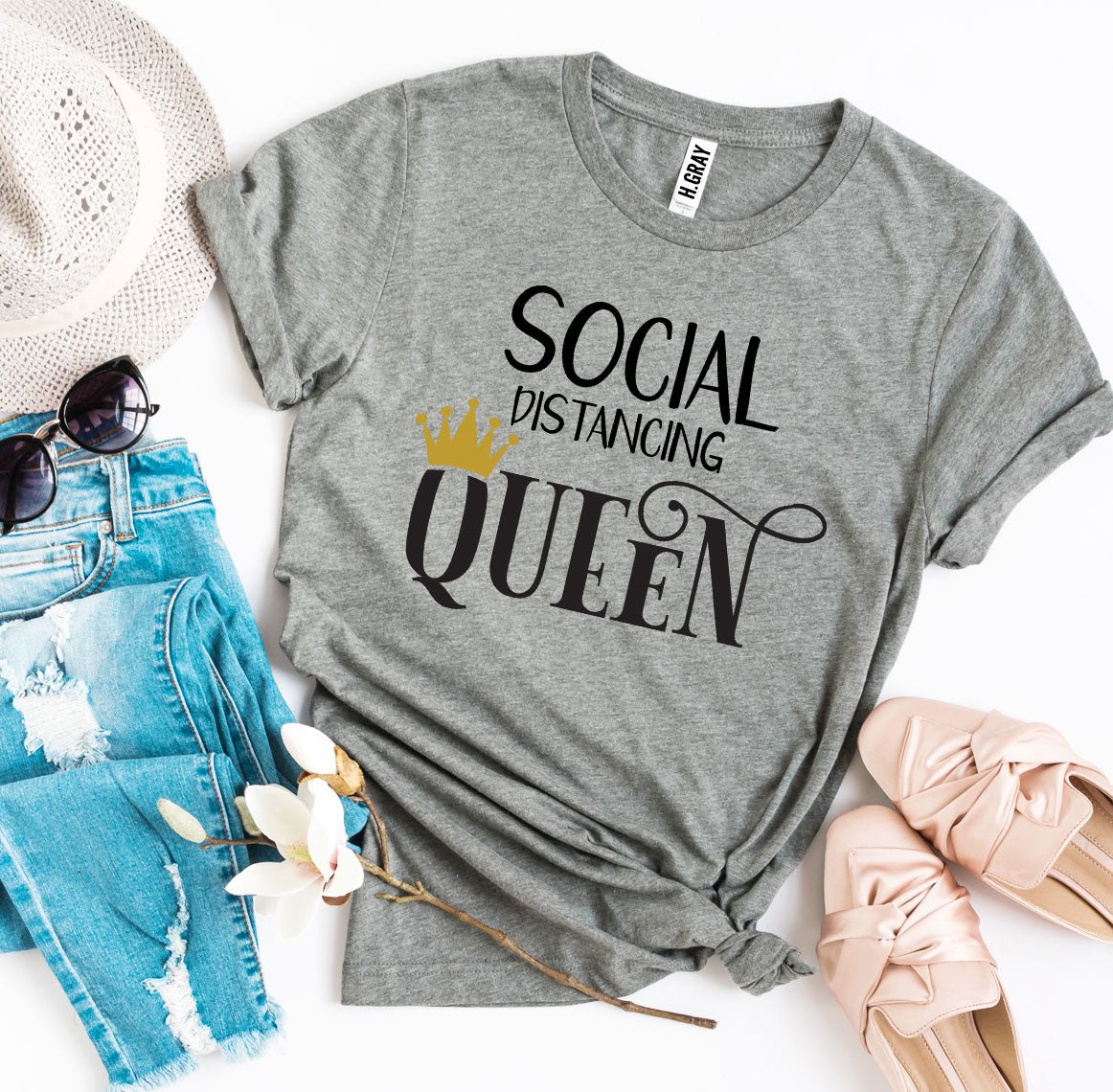 Social Distancing Queen T-shirt - Wear and Wander