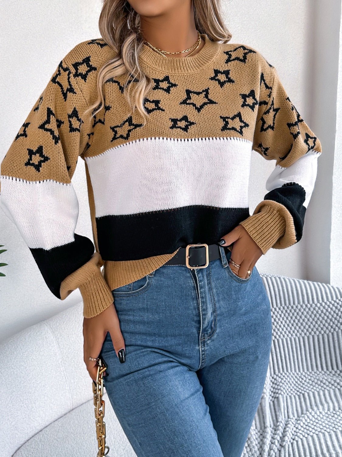 Star Contrast Round Neck Sweater - Wear and Wander