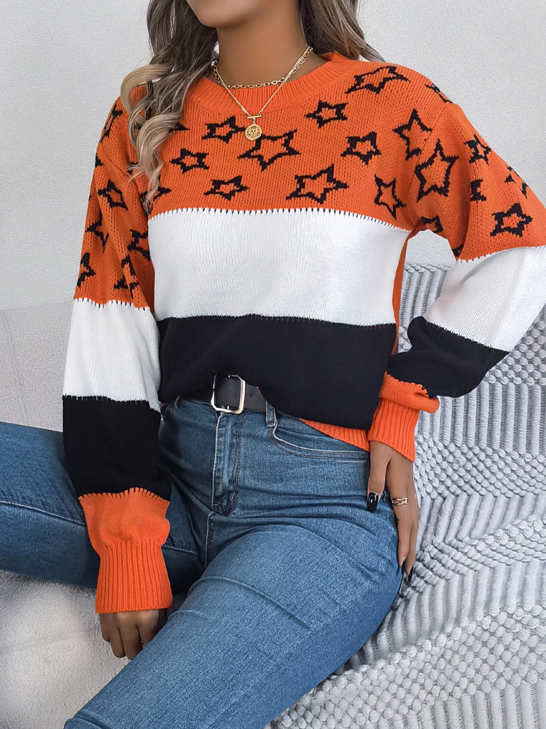 Star Contrast Round Neck Sweater - Wear and Wander