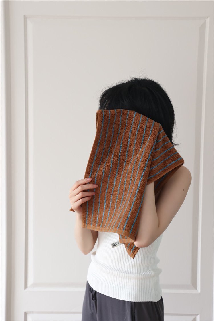 Ultra Soft Absorbent Retro Stripe Bath Towel - 100% Organic Cotton - Wear n Wander