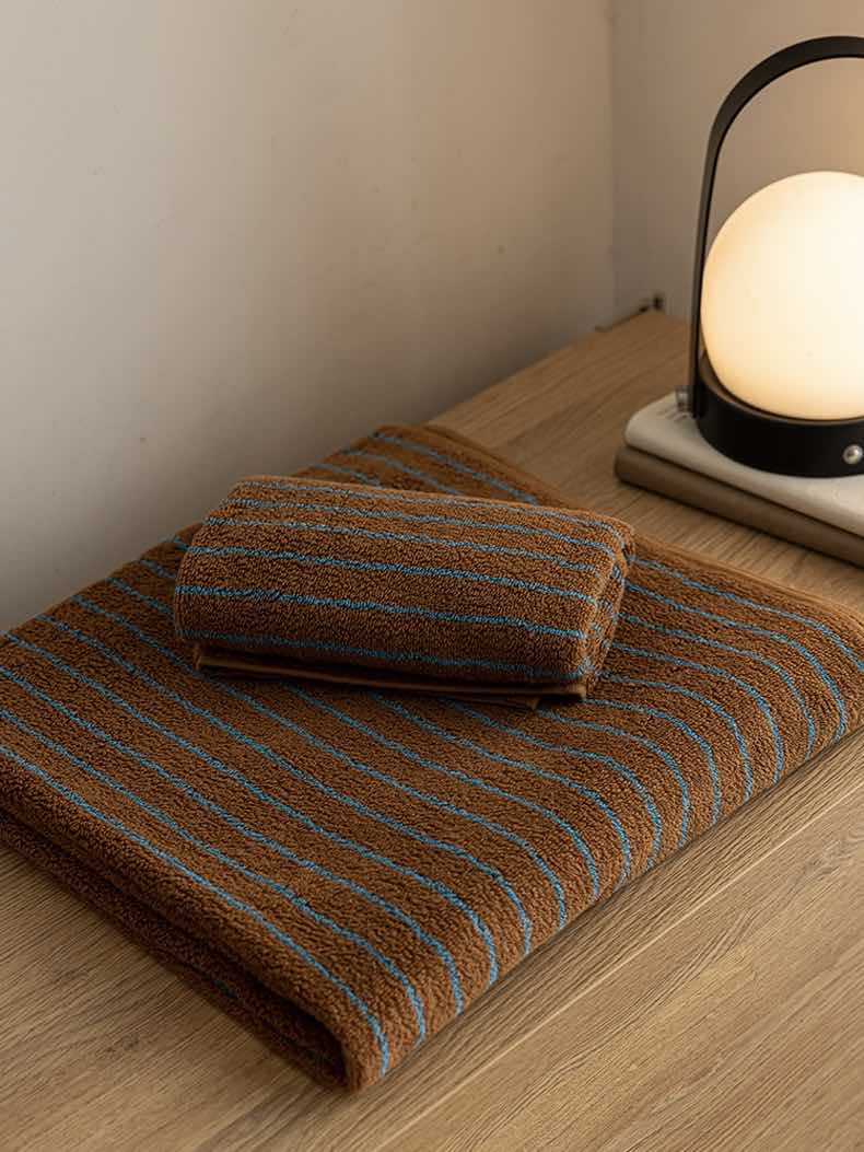 Ultra Soft Absorbent Retro Stripe Bath Towel - 100% Organic Cotton - Wear n Wander